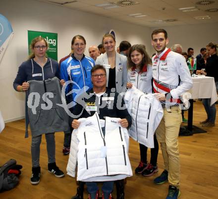 Kaernten Sport. Sportlermeeting. Package Uebergabe.  Johanna Kristof, Marina Reiner, Carina Poelzl, Carina Polzer, Mathias Reiner, Klaus Dolleschal. Klagenfurt, 20.11.2017.
Foto: Kuess 
---
pressefotos, pressefotografie, kuess, qs, qspictures, sport, bild, bilder, bilddatenbank