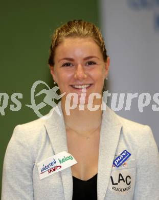 Kaernten Sport. Sportlermeeting. Package Uebergabe. Carina Poelzl (Leichtathletik). Klagenfurt, 20.11.2017.
Foto: Kuess 
---
pressefotos, pressefotografie, kuess, qs, qspictures, sport, bild, bilder, bilddatenbank