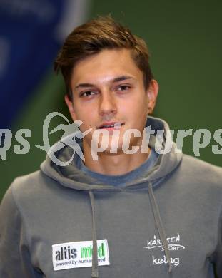 Kaernten Sport. Sportlermeeting. Package Uebergabe. Marcel Pachteu-Petz (Triathlon). Klagenfurt, 20.11.2017.
Foto: Kuess 
---
pressefotos, pressefotografie, kuess, qs, qspictures, sport, bild, bilder, bilddatenbank