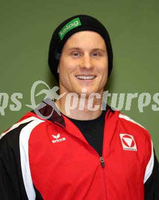 Kaernten Sport. Sportlermeeting. Package Uebergabe. Hanno Douschan (Snowboard). Klagenfurt, 20.11.2017.
Foto: Kuess 
---
pressefotos, pressefotografie, kuess, qs, qspictures, sport, bild, bilder, bilddatenbank