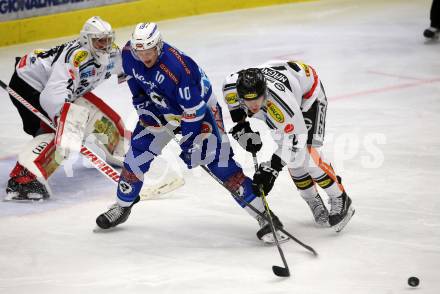 EBEL. Eishockey Bundesliga. EC VSV gegen Dornbirn Bulldogs. Robert Flick, Olivier Magnan, (VSV), Juha Rasmus Rinne (Dornbirn). Villach, am 24.11.2017.
Foto: Kuess 


---
pressefotos, pressefotografie, kuess, qs, qspictures, sport, bild, bilder, bilddatenbank
