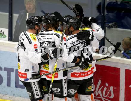 EBEL. Eishockey Bundesliga. EC VSV gegen Dornbirn Bulldogs. Torjubel Dornbirn. Villach, am 24.11.2017.
Foto: Kuess 


---
pressefotos, pressefotografie, kuess, qs, qspictures, sport, bild, bilder, bilddatenbank