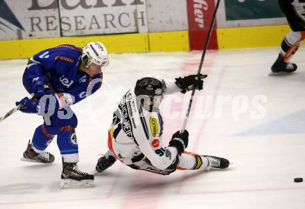 EBEL. Eishockey Bundesliga. EC VSV gegen Dornbirn Bulldogs. Valentin Leiler, (VSV), Martin Grabher Meier  (Dornbirn). Villach, am 24.11.2017.
Foto: Kuess 


---
pressefotos, pressefotografie, kuess, qs, qspictures, sport, bild, bilder, bilddatenbank