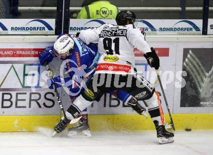 EBEL. Eishockey Bundesliga. EC VSV gegen Dornbirn Bulldogs. Samuel Labrecque, (VSV), Martin Grabher Meier (Dornbirn). Villach, am 24.11.2017.
Foto: Kuess 


---
pressefotos, pressefotografie, kuess, qs, qspictures, sport, bild, bilder, bilddatenbank