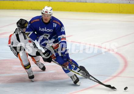 EBEL. Eishockey Bundesliga. EC VSV gegen Dornbirn Bulldogs. Robert Flick,  (VSV), Olivier Magnan (Dornbirn). Villach, am 24.11.2017.
Foto: Kuess 


---
pressefotos, pressefotografie, kuess, qs, qspictures, sport, bild, bilder, bilddatenbank