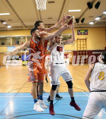 Basketball 2. Bundesliga. Grunddurchgang. 10. Runde. Woerthersee Piraten gegen Basket 2000 Vienna Warriors. Ian Moschik  (Piraten), Aldin Avdic, Michael Diesner (Basket2000). Klagenfurt, am 25.11.2017.
Foto: Kuess
---
pressefotos, pressefotografie, kuess, qs, qspictures, sport, bild, bilder, bilddatenbank