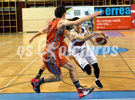 Basketball 2. Bundesliga. Grunddurchgang. 10. Runde. Woerthersee Piraten gegen Basket 2000 Vienna Warriors.  Tobias Schrittwieser, (Piraten),  Michael Diesner (Basket2000). Klagenfurt, am 25.11.2017.
Foto: Kuess
---
pressefotos, pressefotografie, kuess, qs, qspictures, sport, bild, bilder, bilddatenbank