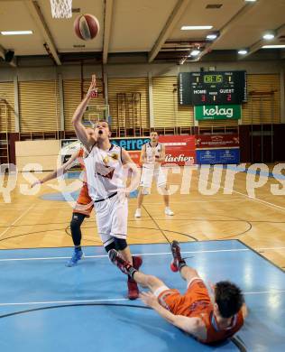 Basketball 2. Bundesliga. Grunddurchgang. 10. Runde. Woerthersee Piraten gegen Basket 2000 Vienna Warriors. Ian Moschik,  (Piraten), Michael Diesner (Basket2000). Klagenfurt, am 25.11.2017.
Foto: Kuess
---
pressefotos, pressefotografie, kuess, qs, qspictures, sport, bild, bilder, bilddatenbank