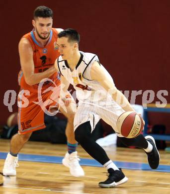 Basketball 2. Bundesliga. Grunddurchgang. 10. Runde. Woerthersee Piraten gegen Basket 2000 Vienna Warriors. Tobias Schrittwieser, (Piraten),  Aldin Avdic  (Basket2000). Klagenfurt, am 25.11.2017.
Foto: Kuess
---
pressefotos, pressefotografie, kuess, qs, qspictures, sport, bild, bilder, bilddatenbank