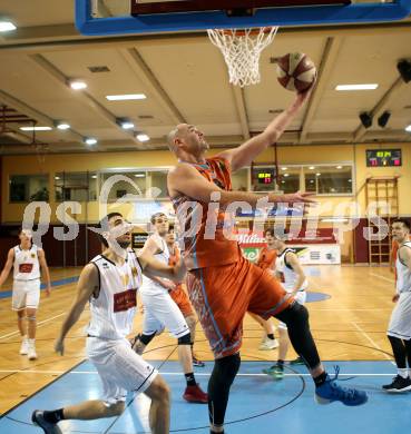 Basketball 2. Bundesliga. Grunddurchgang. 10. Runde. Woerthersee Piraten gegen Basket 2000 Vienna Warriors. Marinko Nakic, (Piraten), Marko Moric  (Basket2000). Klagenfurt, am 25.11.2017.
Foto: Kuess
---
pressefotos, pressefotografie, kuess, qs, qspictures, sport, bild, bilder, bilddatenbank