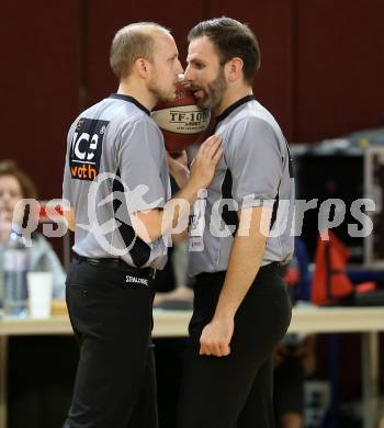 Basketball 2. Bundesliga. Grunddurchgang. 10. Runde. Woerthersee Piraten gegen Basket 2000 Vienna Warriors. Schiedsrichter. Klagenfurt, am 25.11.2017.
Foto: Kuess
---
pressefotos, pressefotografie, kuess, qs, qspictures, sport, bild, bilder, bilddatenbank