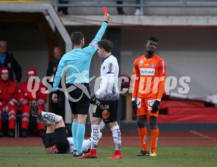 Fussball Tipico Bundesliga. RZ Pellets WAC gegen FK Austria Wien. Rote Karte fuer Abdul Kadiri Mohammed (Wien). Wolfsberg, am 26.11.2017.
Foto: Kuess

---
pressefotos, pressefotografie, kuess, qs, qspictures, sport, bild, bilder, bilddatenbank