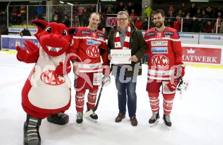 EBEL. Eishockey Bundesliga. KAC gegen 	HCB Suedtirol Alperia. Spieler des Abends Philipp Kreuzer, Martin Schumnig (KAC). Klagenfurt, am 26.11.2017.
Foto: Kuess

---
pressefotos, pressefotografie, kuess, qs, qspictures, sport, bild, bilder, bilddatenbank