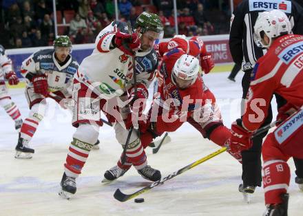 EBEL. Eishockey Bundesliga. KAC gegen 	HCB Suedtirol Alperia. Thomas Koch,  (KAC), Travis Oleksuk (Bozen). Klagenfurt, am 26.11.2017.
Foto: Kuess

---
pressefotos, pressefotografie, kuess, qs, qspictures, sport, bild, bilder, bilddatenbank