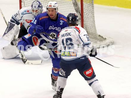 EBEL. Eishockey Bundesliga. EC VSV gegen Fehervar AV 19. Patrick Platzer,  (VSV), Ales Music (Alba Volan). Villach, am 24.11.2017.
Foto: Kuess 


---
pressefotos, pressefotografie, kuess, qs, qspictures, sport, bild, bilder, bilddatenbank