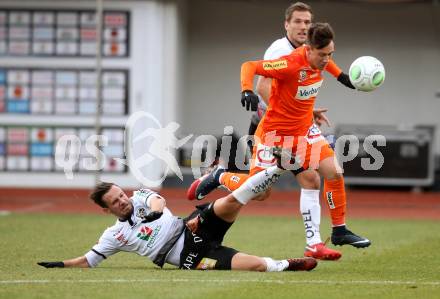 Fussball Tipico Bundesliga. RZ Pellets WAC gegen FK Austria Wien. Daniel Offenbacher, (WAC), Dominik Prokop (Wien). Wolfsberg, am 26.11.2017.
Foto: Kuess

---
pressefotos, pressefotografie, kuess, qs, qspictures, sport, bild, bilder, bilddatenbank