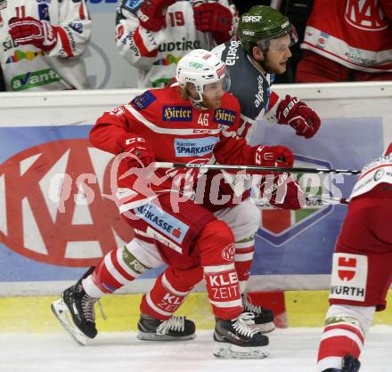 EBEL. Eishockey Bundesliga. KAC gegen 	HCB Suedtirol Alperia. Johannes Bischofberger, (KAC), Daniel Glira (Bozen). Klagenfurt, am 26.11.2017.
Foto: Kuess

---
pressefotos, pressefotografie, kuess, qs, qspictures, sport, bild, bilder, bilddatenbank