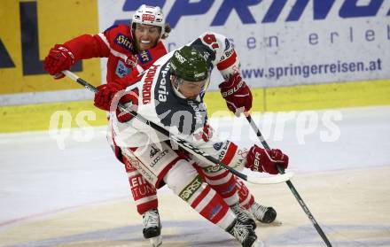 EBEL. Eishockey Bundesliga. KAC gegen 	HCB Suedtirol Alperia. Johannes Bischofberger,  (KAC), Dominic Monardo (Bozen). Klagenfurt, am 26.11.2017.
Foto: Kuess

---
pressefotos, pressefotografie, kuess, qs, qspictures, sport, bild, bilder, bilddatenbank