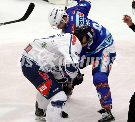 EBEL. Eishockey Bundesliga. EC VSV gegen Fehervar AV 19. Miha Verlic,  (VSV), David Gilbert (Alba Volan). Villach, am 24.11.2017.
Foto: Kuess 


---
pressefotos, pressefotografie, kuess, qs, qspictures, sport, bild, bilder, bilddatenbank
