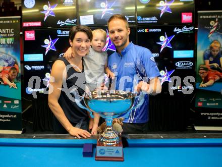 Billard. Atlantic Challenge Cup. Albin Ouschan, Katharina, Tochter Lena-Sophie. Klagenfurt, 7.7.2017.
Foto: Kuess
---
pressefotos, pressefotografie, kuess, qs, qspictures, sport, bild, bilder, bilddatenbank