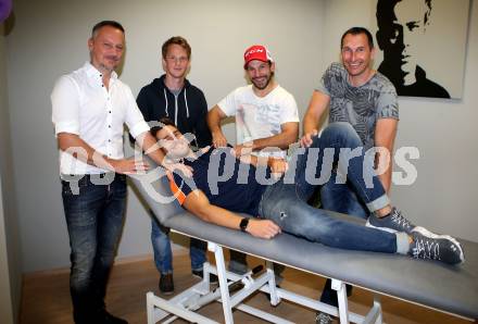 Eishockey. Fussball. Dr. Friessnegger, Marcel Kuster, Christian Dobnik (WAC), Thomas Koch (KAC), Adi Preschern (WAC). Klagenfurt, am 22.9.2017.
Foto: Kuess
---
pressefotos, pressefotografie, kuess, qs, qspictures, sport, bild, bilder, bilddatenbank