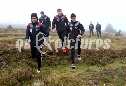 Fussball Bundesliga. RZ Pellets WAC.  Thomas Zuendel, Christoph Rabitsch, Dominik Frieser,  Joshua Steiger. Koralpe, am 27.9.2017.
Foto: Kuess
---
pressefotos, pressefotografie, kuess, qs, qspictures, sport, bild, bilder, bilddatenbank
