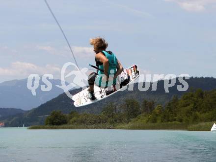 Wakoboard. Nico Juritsch. Poertschach, am 17.6.2017.
Foto: Kuess
---
pressefotos, pressefotografie, kuess, qs, qspictures, sport, bild, bilder, bilddatenbank