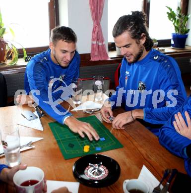 Fussball Bundesliga. RZ Pellets WAC.  Bernd Gschweidl, Thomas Zuendel. Koralpe, am 27.9.2017.
Foto: Kuess
---
pressefotos, pressefotografie, kuess, qs, qspictures, sport, bild, bilder, bilddatenbank