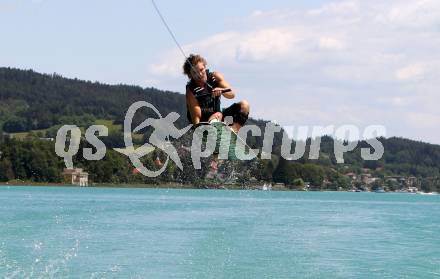 Wakoboard.  Nico Juritsch. Poertschach, am 17.6.2017.
Foto: Kuess
---
pressefotos, pressefotografie, kuess, qs, qspictures, sport, bild, bilder, bilddatenbank