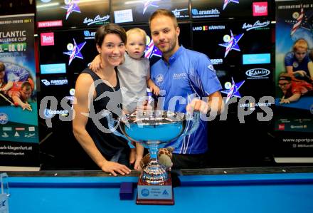 Billard. Atlantic Challenge Cup. Albin Ouschan, Katharina, Tochter Lena-Sophie. Klagenfurt, 7.7.2017.
Foto: Kuess
---
pressefotos, pressefotografie, kuess, qs, qspictures, sport, bild, bilder, bilddatenbank