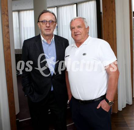 EBEL. Eishockey Bundesliga. Praesident Hans Schmid (Vienna Capitals),  Praesident Hellmuth Reichel (KAC). Klagenfurt, am 2.4.2017.
Foto: Kuess
---
pressefotos, pressefotografie, kuess, qs, qspictures, sport, bild, bilder, bilddatenbank