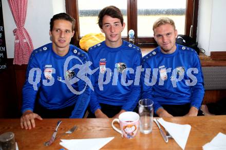 Fussball Bundesliga. RZ Pellets WAC.  Gerald Nutz, Joshua Steiger, Christoph Rabitsch. Koralpe, am 27.9.2017.
Foto: Kuess
---
pressefotos, pressefotografie, kuess, qs, qspictures, sport, bild, bilder, bilddatenbank