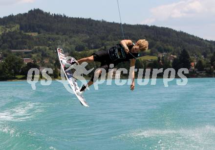 Wakoboard.  Nico Juritsch. Poertschach, am 17.6.2017.
Foto: Kuess
---
pressefotos, pressefotografie, kuess, qs, qspictures, sport, bild, bilder, bilddatenbank