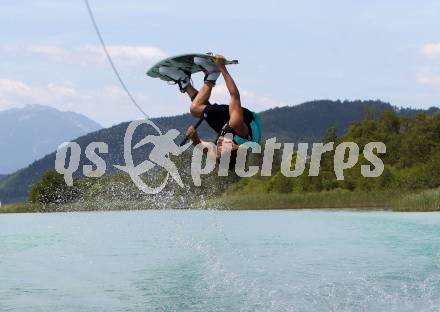 Wakoboard. Nico Juritsch. Poertschach, am 17.6.2017.
Foto: Kuess
---
pressefotos, pressefotografie, kuess, qs, qspictures, sport, bild, bilder, bilddatenbank