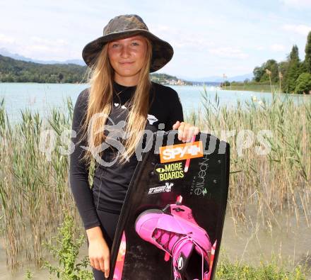 Wakoboard. Mona Salmina. Poertschach, am 17.6.2017.
Foto: Kuess
---
pressefotos, pressefotografie, kuess, qs, qspictures, sport, bild, bilder, bilddatenbank