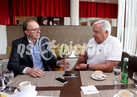 EBEL. Eishockey Bundesliga. Praesident Hans Schmid (Vienna Capitals),  Praesident Hellmuth Reichel (KAC). Klagenfurt, am 2.4.2017.
Foto: Kuess
---
pressefotos, pressefotografie, kuess, qs, qspictures, sport, bild, bilder, bilddatenbank