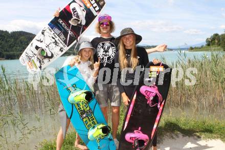 Wakoboard. Mara Salmina, Nico Juritsch, Mona Salmina. Poertschach, am 17.6.2017.
Foto: Kuess
---
pressefotos, pressefotografie, kuess, qs, qspictures, sport, bild, bilder, bilddatenbank