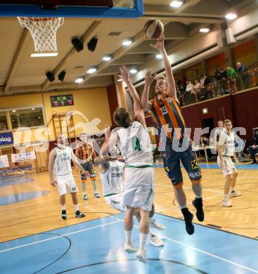 Basketball  ABL Cup 17/18 . KOS Celovec gegen Klosterneuburg Dukes. Ziga Erculj,  (KOS Celovec), Jurica Blazevic (Klosterneuburg Dukes). Klagenfurt, am 1.12.2017.
Foto: Kuess

---
pressefotos, pressefotografie, kuess, qs, qspictures, sport, bild, bilder, bilddatenbank