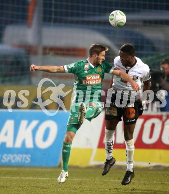 Fussball Tipico Bundesliga. RZ Pellets WAC gegen Rapid Wien. Issiaka Ouedraogo, (WAC), Maximilian Hofmann  (Rapid). Wolfsberg, am 2.12.2017.
Foto: Kuess

---
pressefotos, pressefotografie, kuess, qs, qspictures, sport, bild, bilder, bilddatenbank