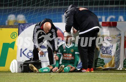 Fussball Tipico Bundesliga. RZ Pellets WAC gegen Rapid Wien. Lucas Galvao Da Costa Souza verletzt (Rapid). Wolfsberg, am 2.12.2017.
Foto: Kuess

---
pressefotos, pressefotografie, kuess, qs, qspictures, sport, bild, bilder, bilddatenbank