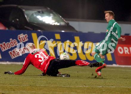 Fussball Tipico Bundesliga. RZ Pellets WAC gegen Rapid Wien. Alexander Kofler,  (WAC), Philipp Schobesberger (Rapid). Wolfsberg, am 2.12.2017.
Foto: Kuess

---
pressefotos, pressefotografie, kuess, qs, qspictures, sport, bild, bilder, bilddatenbank