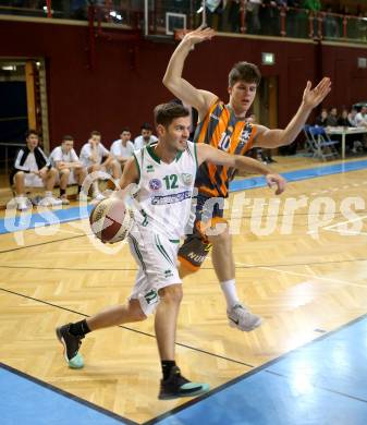 Basketball  ABL Cup 17/18 . KOS Celovec gegen Klosterneuburg Dukes. Christian Erschen,  (KOS Celovec), Lennart Burgemeister  (Klosterneuburg Dukes). Klagenfurt, am 1.12.2017.
Foto: Kuess

---
pressefotos, pressefotografie, kuess, qs, qspictures, sport, bild, bilder, bilddatenbank
