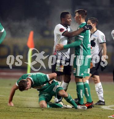 Fussball Tipico Bundesliga. RZ Pellets WAC gegen Rapid Wien. Issiaka Ouedraogo,   (WAC), Stefan Schwab (Rapid). Wolfsberg, am 2.12.2017.
Foto: Kuess

---
pressefotos, pressefotografie, kuess, qs, qspictures, sport, bild, bilder, bilddatenbank