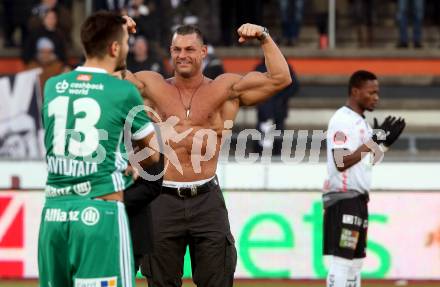 Fussball Tipico Bundesliga. RZ Pellets WAC gegen Rapid Wien. Bodybuilding Weltmeister Klaus Drescher, Issiaka Ouedraogo, Giorgi Kvilitaia (Rapid). Wolfsberg, am 2.12.2017.
Foto: Kuess

---
pressefotos, pressefotografie, kuess, qs, qspictures, sport, bild, bilder, bilddatenbank