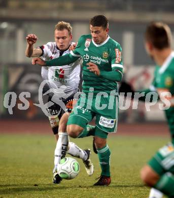 Fussball Tipico Bundesliga. RZ Pellets WAC gegen Rapid Wien. Christoph Rabitsch,  (WAC), Stefan Schwab (Rapid). Wolfsberg, am 2.12.2017.
Foto: Kuess

---
pressefotos, pressefotografie, kuess, qs, qspictures, sport, bild, bilder, bilddatenbank