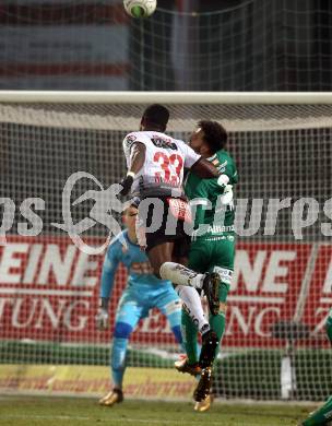 Fussball Tipico Bundesliga. RZ Pellets WAC gegen Rapid Wien. Issiaka Ouedraogo,  (WAC), Lucas Galvao Da Costa Souza (Rapid). Wolfsberg, am 2.12.2017.
Foto: Kuess

---
pressefotos, pressefotografie, kuess, qs, qspictures, sport, bild, bilder, bilddatenbank