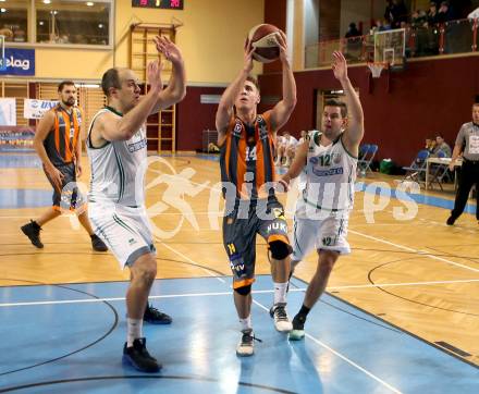 Basketball  ABL Cup 17/18 . KOS Celovec gegen Klosterneuburg Dukes. Vjeran Soldo, Christian Erschen (KOS Celovec), Valentin Bauer (Klosterneuburg Dukes). Klagenfurt, am 1.12.2017.
Foto: Kuess

---
pressefotos, pressefotografie, kuess, qs, qspictures, sport, bild, bilder, bilddatenbank