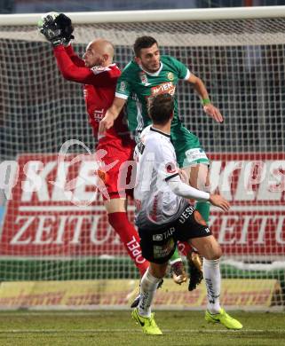 Fussball Tipico Bundesliga. RZ Pellets WAC gegen Rapid Wien. Alexander Kofler, (WAC), Giorgi Kvilitaia  (Rapid). Wolfsberg, am 2.12.2017.
Foto: Kuess

---
pressefotos, pressefotografie, kuess, qs, qspictures, sport, bild, bilder, bilddatenbank