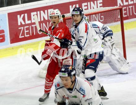 EBEL. Eishockey Bundesliga. KAC gegen 	Fehervar AV 19. Marco Richter, (KAC), Bence Stipsicz  (Alba Volan). Klagenfurt, am 3.12.2017.
Foto: Kuess

---
pressefotos, pressefotografie, kuess, qs, qspictures, sport, bild, bilder, bilddatenbank