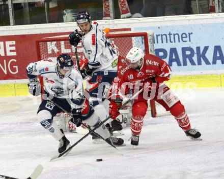 EBEL. Eishockey Bundesliga. KAC gegen 	Fehervar AV 19. Martin Schumnig,  (KAC), Csanad Erdely (Alba Volan). Klagenfurt, am 3.12.2017.
Foto: Kuess

---
pressefotos, pressefotografie, kuess, qs, qspictures, sport, bild, bilder, bilddatenbank